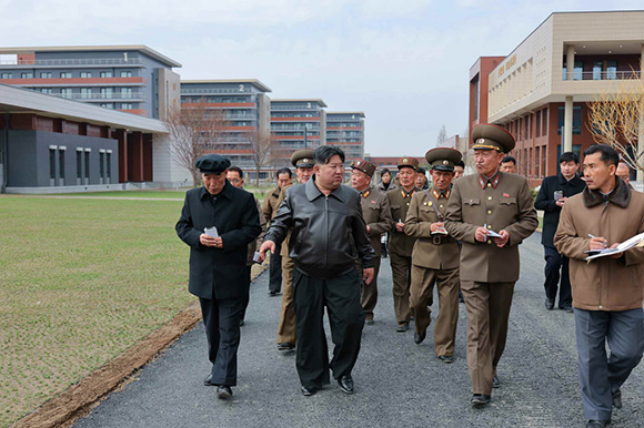경애하는 김정은동지께서
조선로동당 중앙간부학교건설장을 현지지도하시였다


 