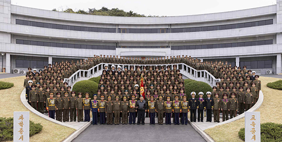 경애하는 김정은동지께서 우리 나라 군사교육의 최고전당인
김정일군정대학을 현지지도하시였다


 