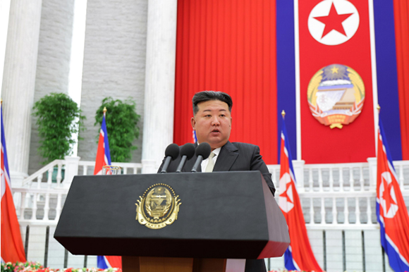 경애하는 김정은동지께서 국경절에 즈음하여 당과 정부의 지도간부들을 만나 축하하시고 국가사업방향에 관한 중요연설을 하시였다

 