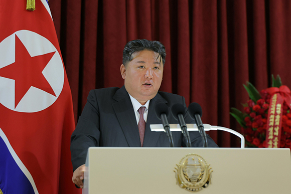 경애하는 김정은동지께서

우리 나라 주재 로씨야련방대사관을 축하방문하시여 하신 연설



 