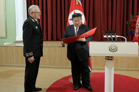 조선로동당 중앙위원회, 조선민주주의인민공화국 국무위원회,

조선민주주의인민공화국 최고인민회의 상임위원회, 조선민주주의인민공화국 내각이

로씨야련방 지도부와 전체 로씨야인민에게 공동축하문을 보내였다



 