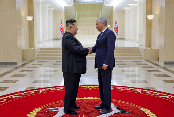 경애하는 김정은동지께서 로씨야련방 국가회의 의장을 접견하시였다







 