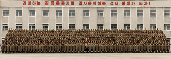 경애하는 김정은동지께서 조선인민군 제11군단 지휘부를 방문하시였다