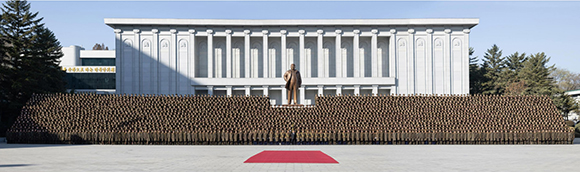 경애하는 김정은동지께서

국가안전보위기관창립 ８０돐에 즈음하여 국가보위성을 축하방문하시였다










 