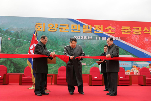 영광의 당대회에 드리는 강원도정신창조자들의 자랑찬 로력적선물

회양군민발전소 준공식 성대히 진행










 