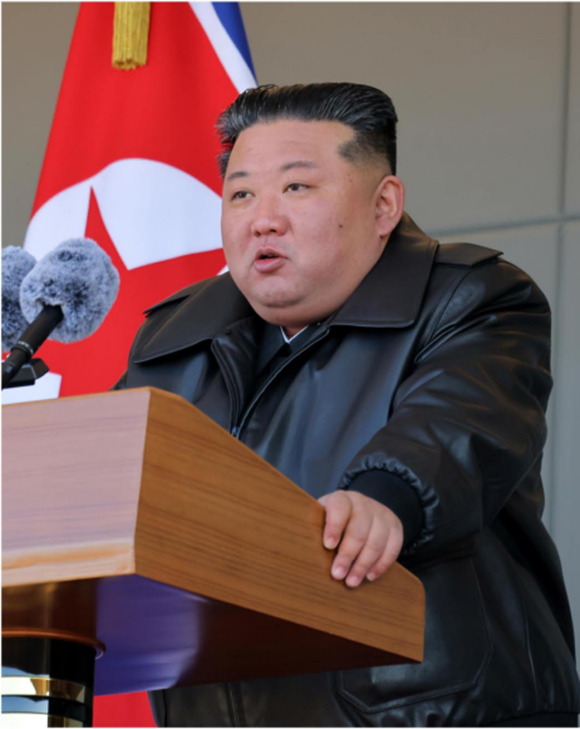 신의주온실종합농장건설에 동원된 청년전위, 군인건설자들앞에서 한 김정은동지의 축하연설






 