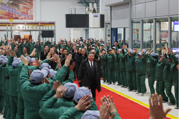 룡성기계련합기업소 1단계 개건현대화대상 준공식 진행






 