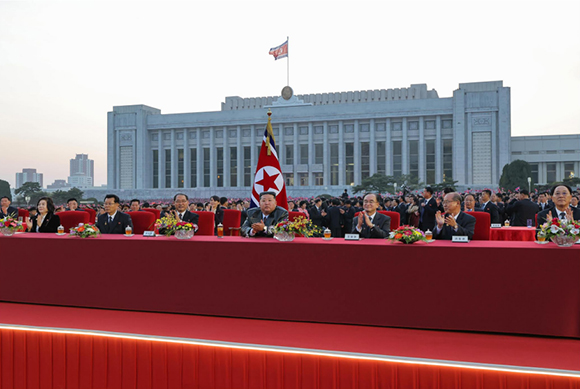 조선민주주의인민공화국 최고인민회의 제15기 제1차회의를 기념하여 예술공연 진행





 
