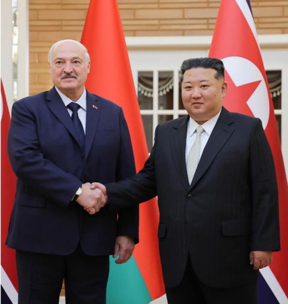 조선민주주의인민공화국 국무위원장 김정은동지와 벨라루씨공화국 대통령 알렉싼드르 루까쉔꼬동지사이에 회담 진행 《조선민주주의인민공화국과 벨라루씨공화국사이의 친선 및 협조에 관한 조약》 조인식 진행





 